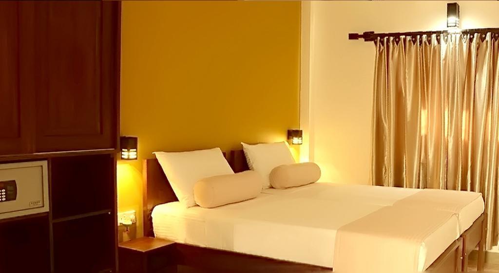Inlak Garden Hotel Negombo Habitación foto